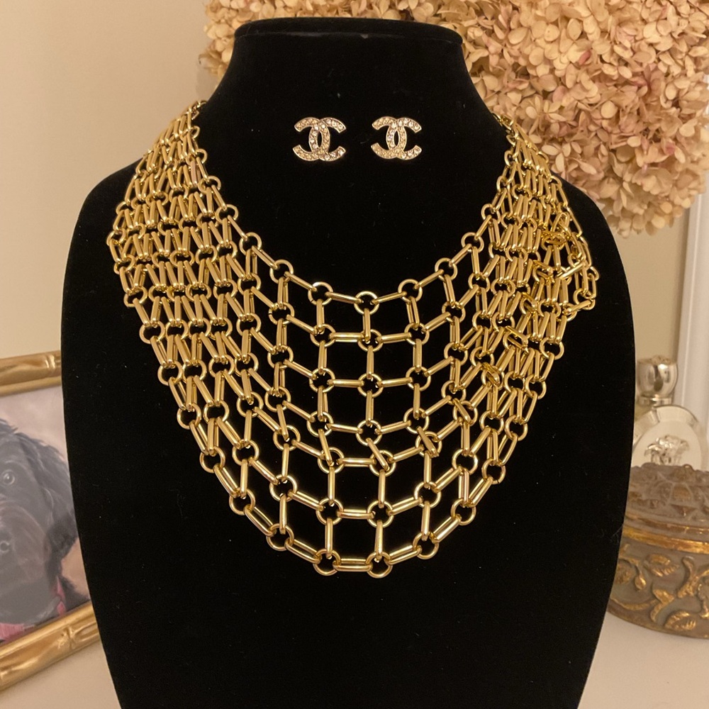 Elegant Gold Chain Necklace